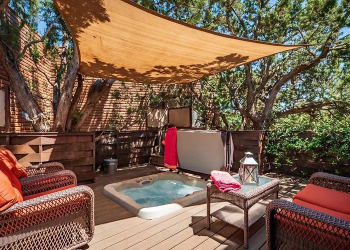 Honeysuckle Villa- Romantic Getaway *