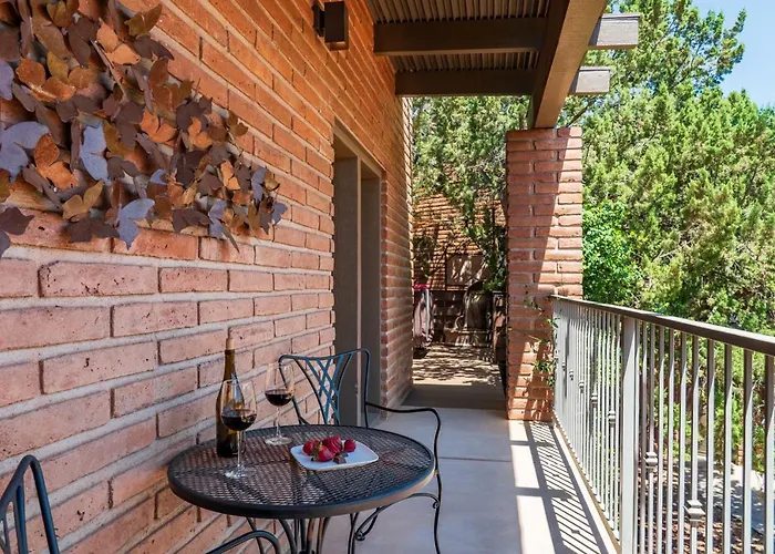 Honeysuckle Villa- Romantic Getaway